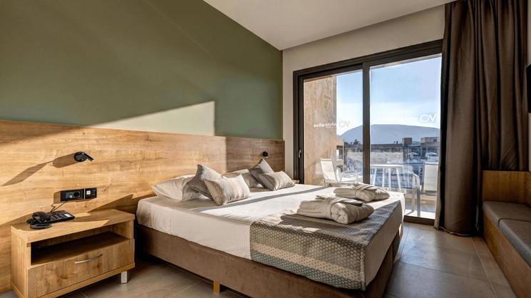 White Olive Elite Laganas